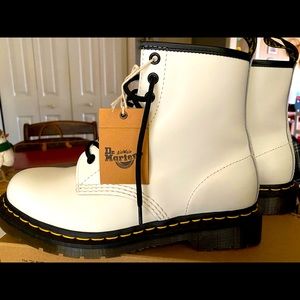 Dr. Marten 1460 8 eye boot smooth, white, size 8, new without box
